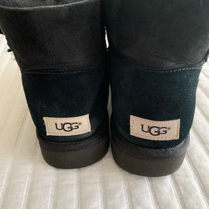 Black Mini Bailey Uggs